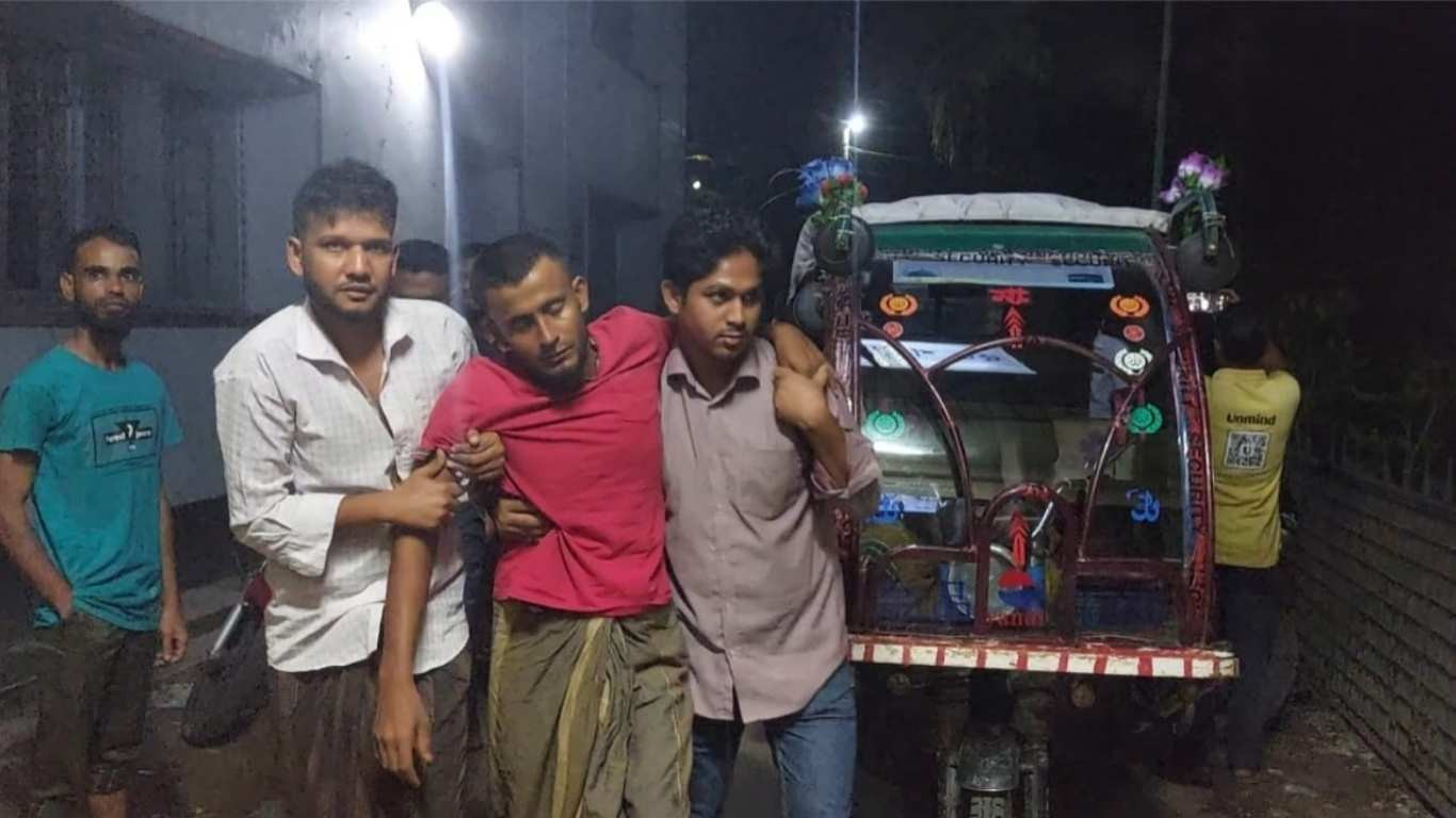 15 injured in BNP-Gono Odhikar clash in Galachipa