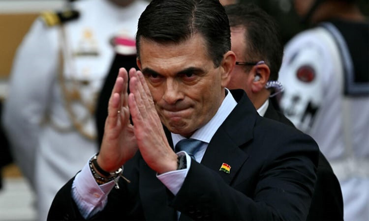 Bolivia's new president takes over, inherits economic mess