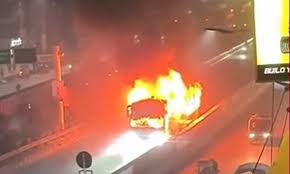 Bus set ablaze in Dholaipar