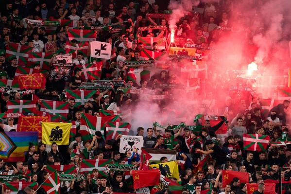 Palestinian team plays friendly in Spain in front of 50,000 spectators