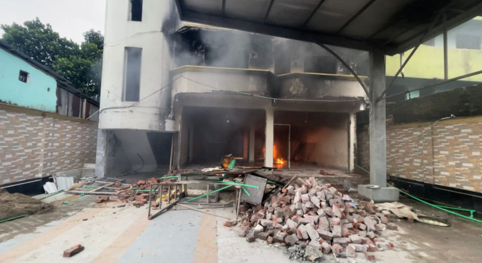 House of former AL lawmaker’s brother torched in Uttara