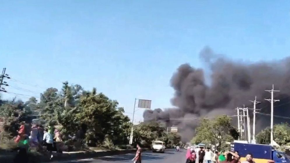 Chemical factory catches fire in Gazipur