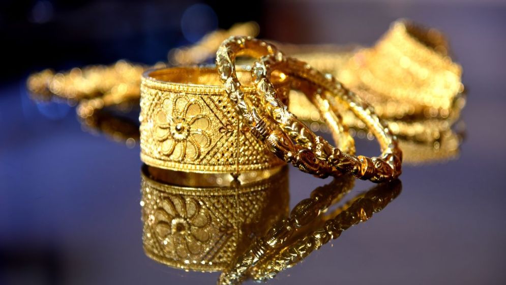 Gold price drops by Tk1,353 per bhori