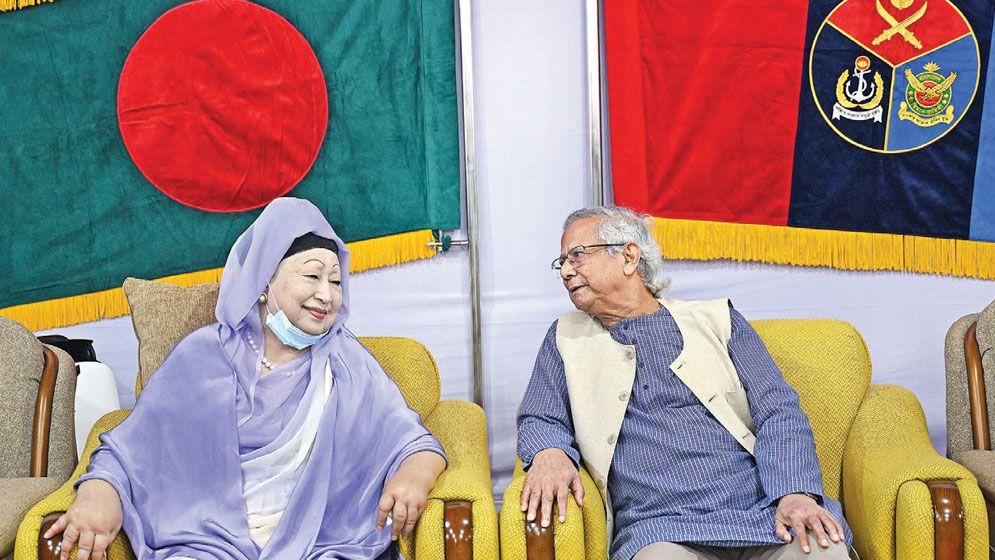 Prof Yunus engages in talks with Khaleda Zia at Senakunja