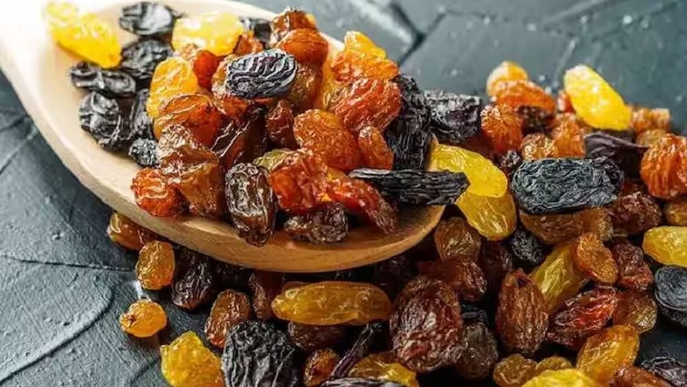 Which raisins are more beneficial, golden or black?