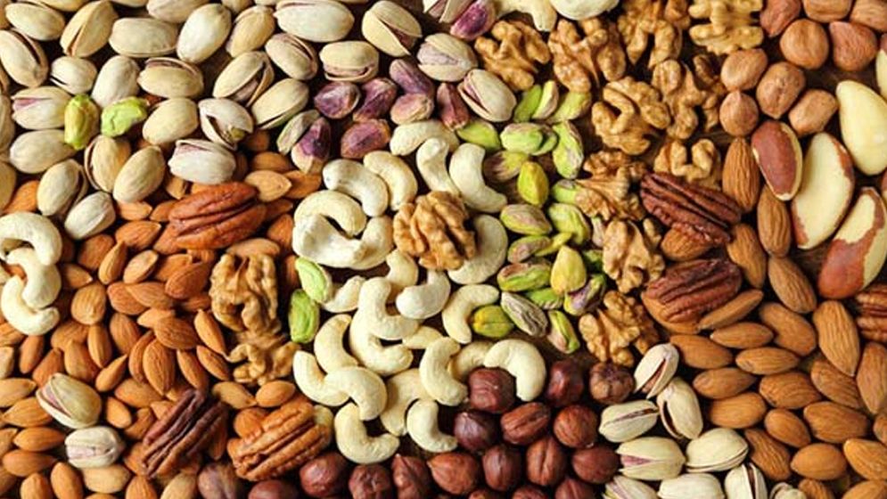 Do you know the benefits of eating nuts every day in winter?