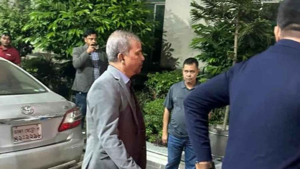 Asif Nazrul visits hospital to inquire about Khaleda Zia’s condition