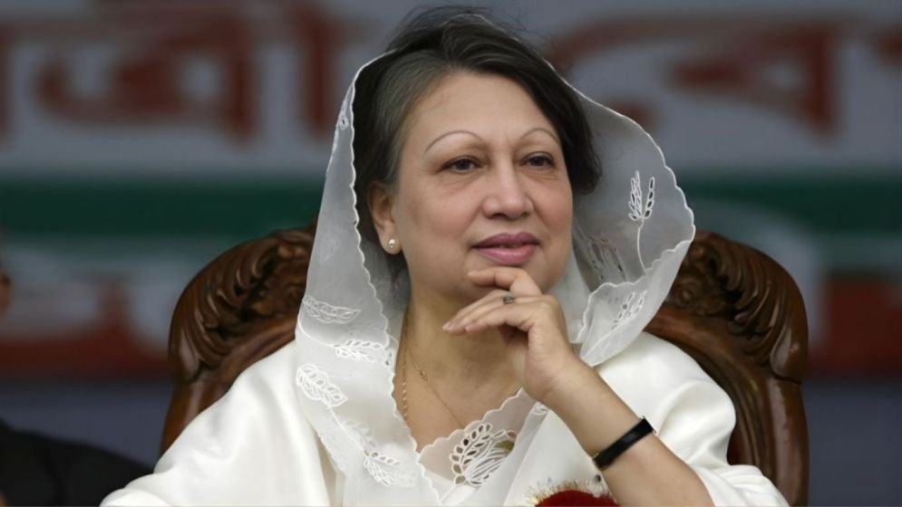 Air ambulance for Khaleda Zia to land in Dhaka at 8am Tuesday