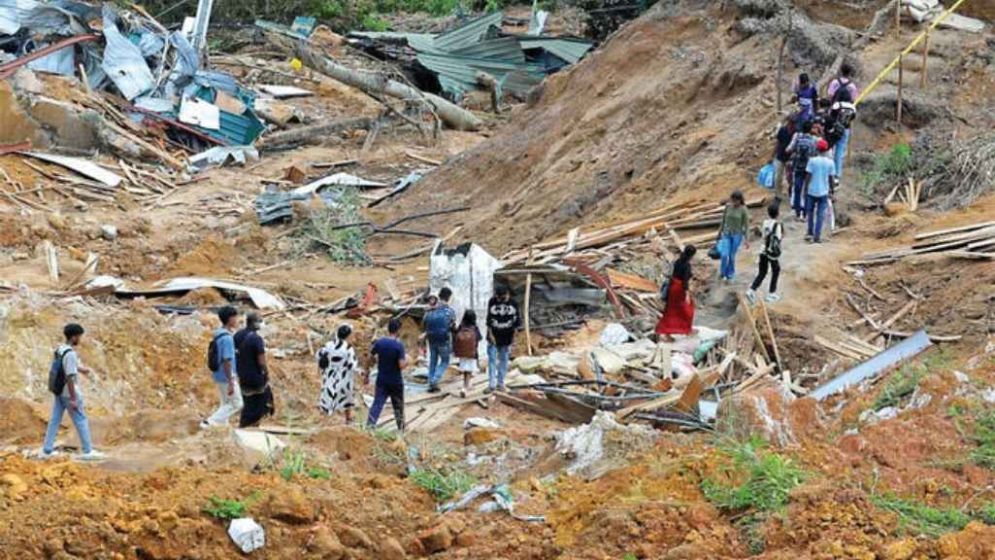 Sri Lanka doubles troops for flood disaster recovery
