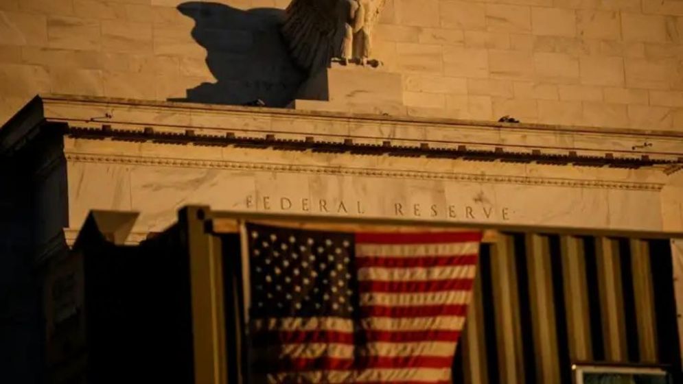 Asian traders cheer US rate cut but gains tempered by outlook