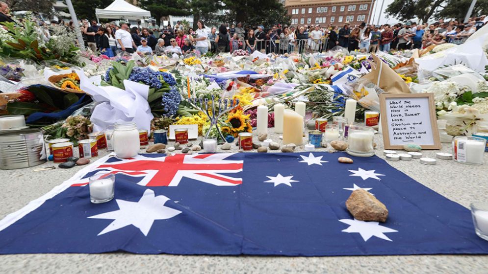 Two Islamic State flags in Bondi gunmen's vehicle: Australian police