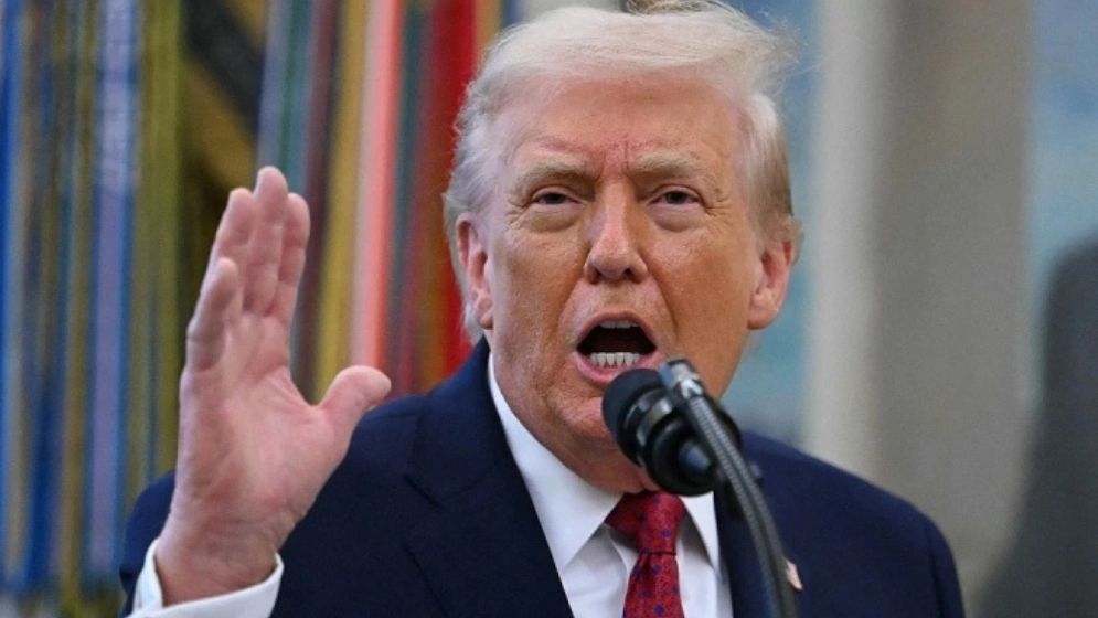 Trump imposes full travel bans on seven more countries, Palestinians