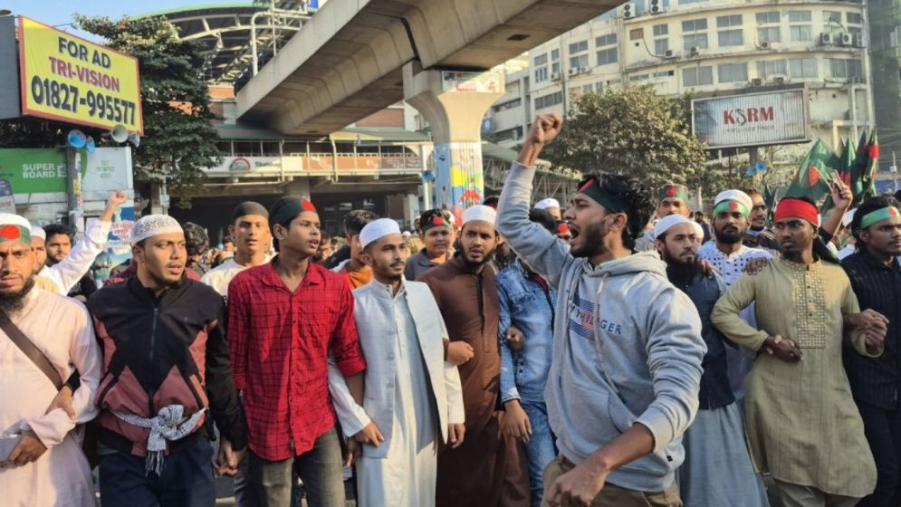 Protesters begin gathering at Shahbagh in the morning