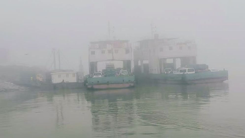 Dense fog halts Daulatdia–Paturia ferry services, passengers suffer