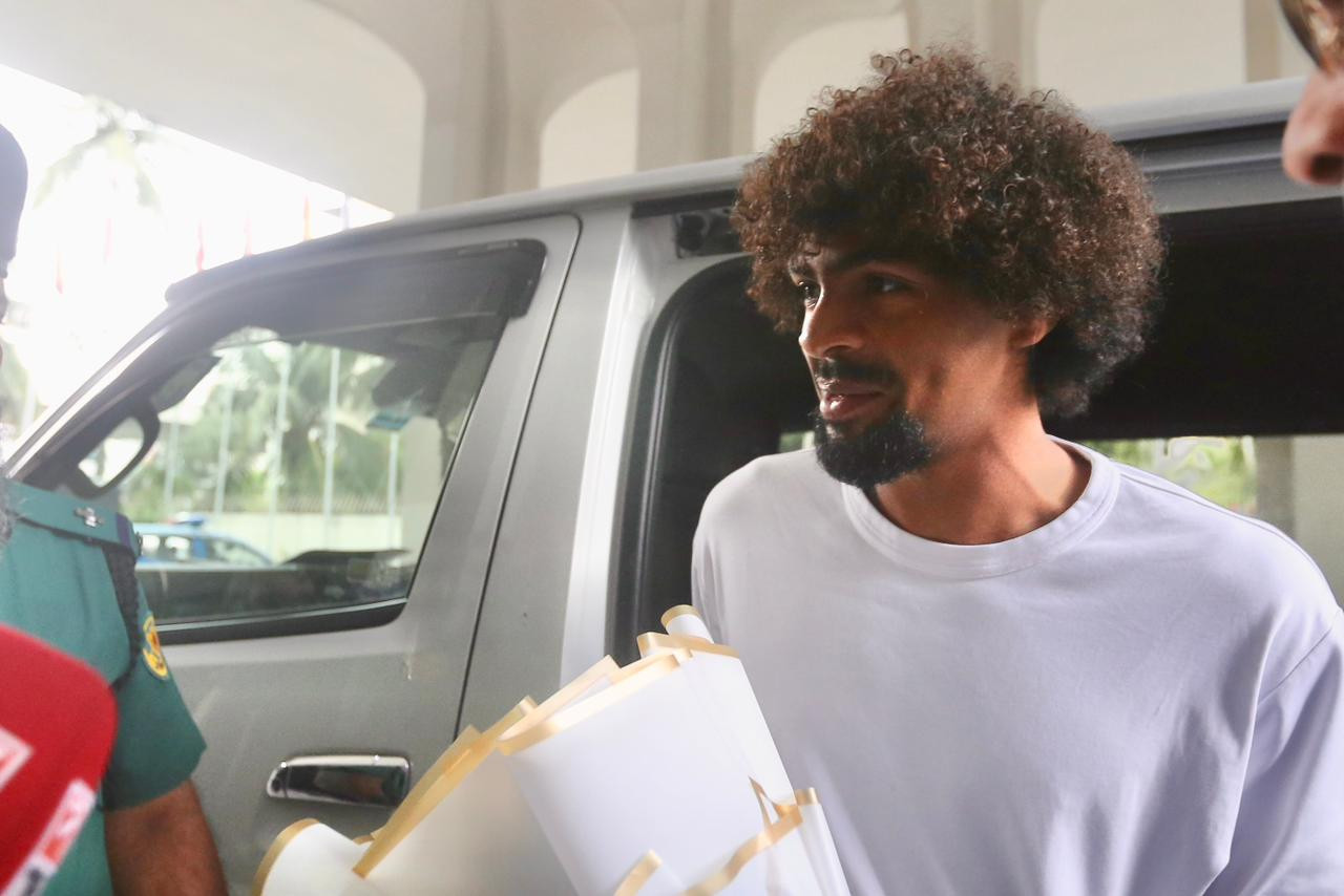 Hamza arrives in Dhaka; ready for Hong Kong, China challenge