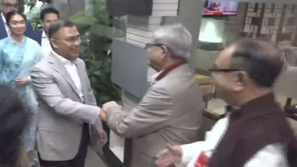Tarique Rahman welcomed by BNP standing committee members