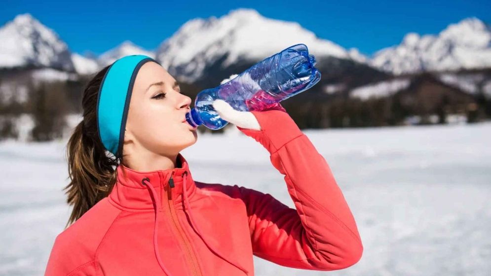 Some physical symptoms that will help you understand that you are not drinking enough water in winter