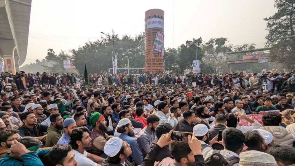 Inqilab Moncho blocks Shahbagh demanding justice for Hadi