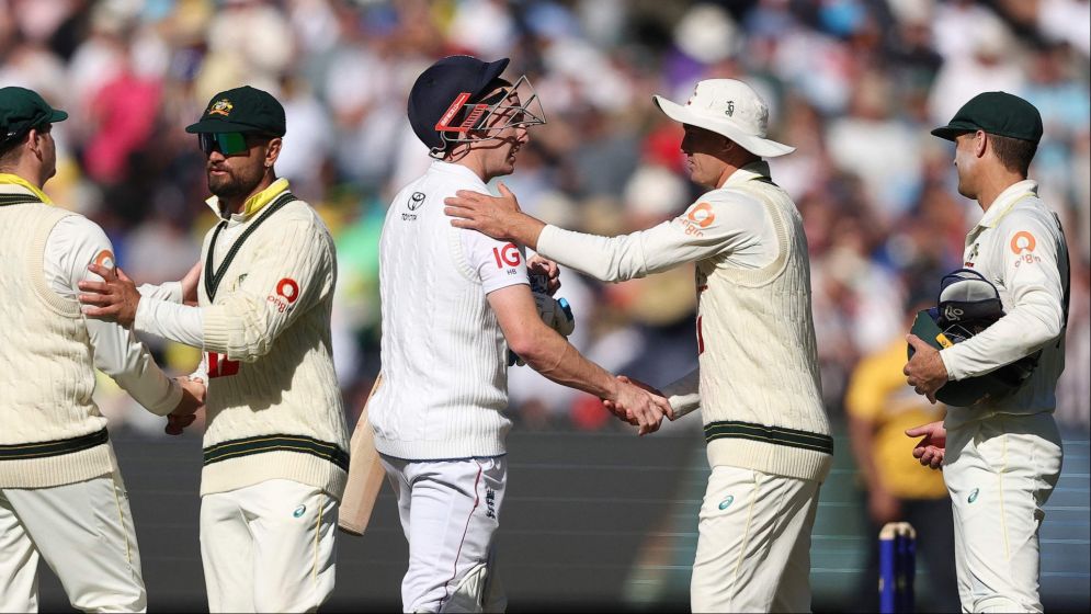England snap 15-year losing streak to win chaotic 4th Ashes Test