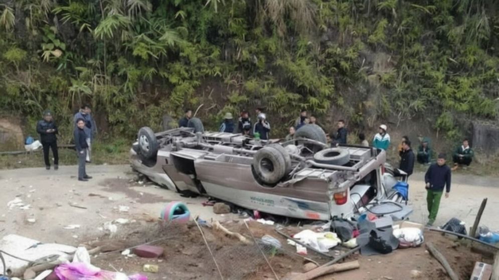 Vietnam bus crash kills nine