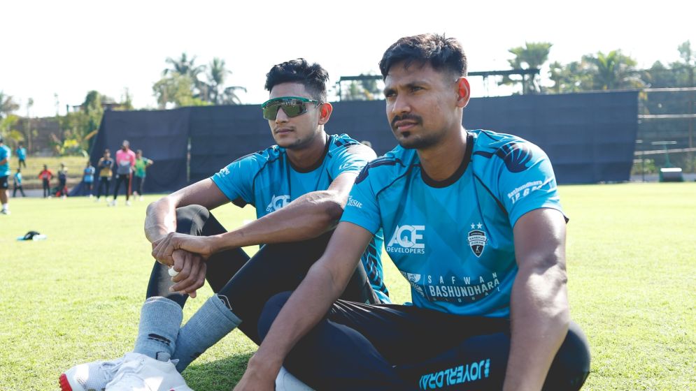 Riders roll in style