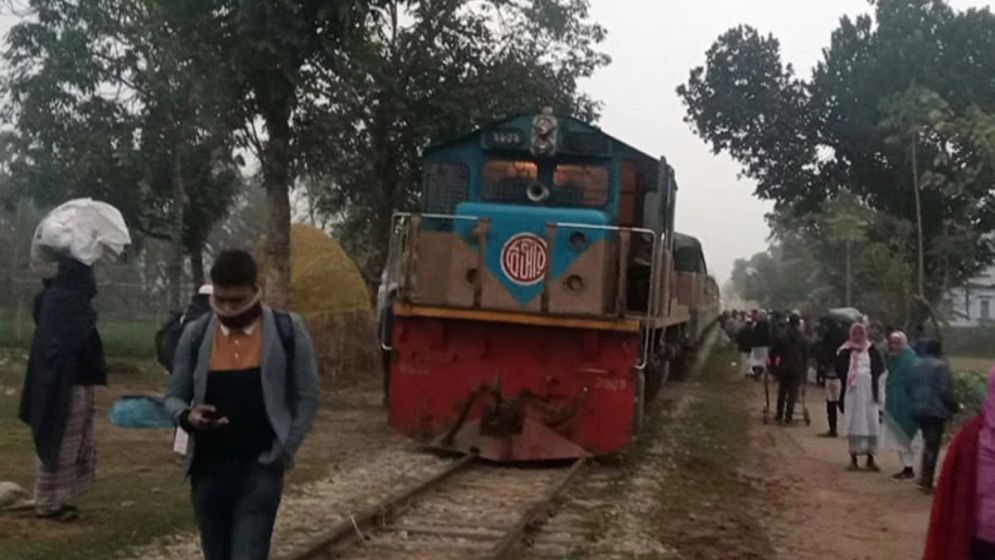 Train derails after miscreants remove railway track in Gafargaon