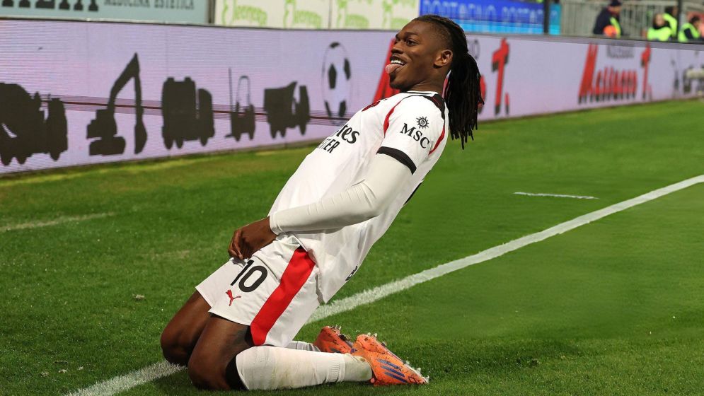 Leao fires AC Milan top of Serie A