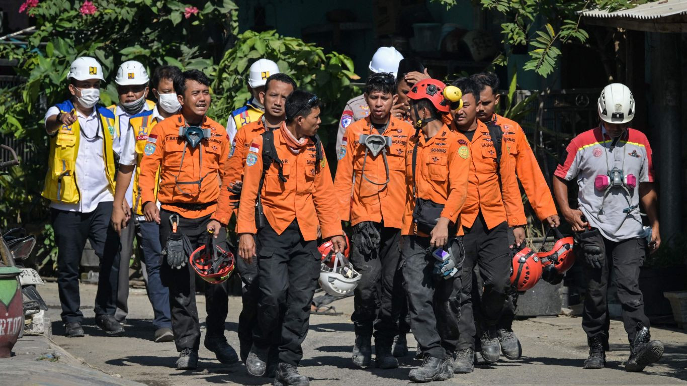 Indonesia school collapse toll hits 67 as search ends