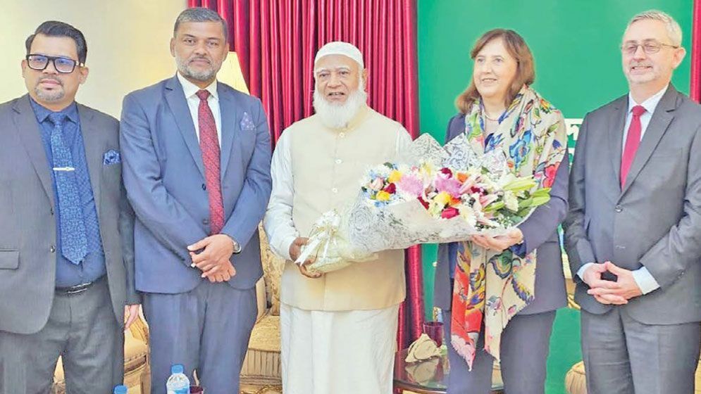 Jamaat Ameer passing busy time