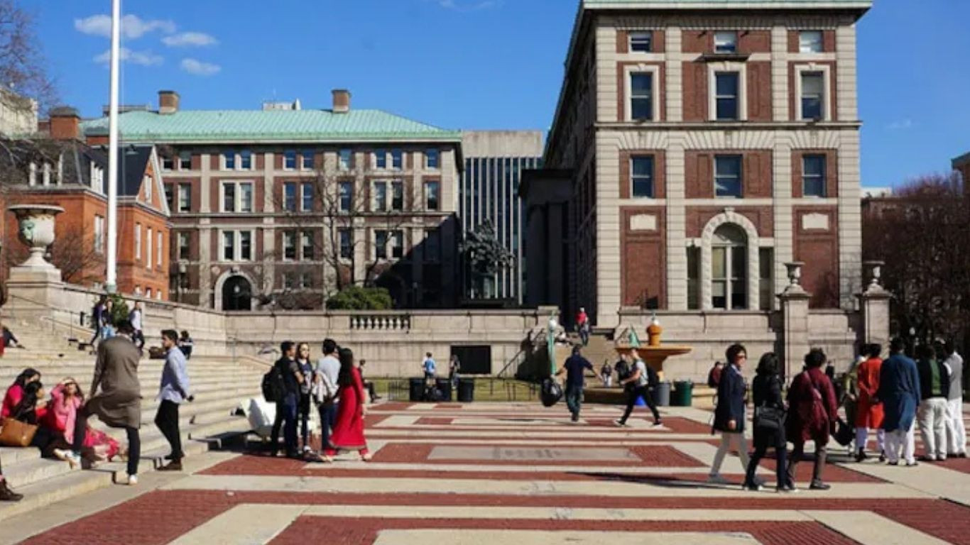 Indians lead drop in US university visas