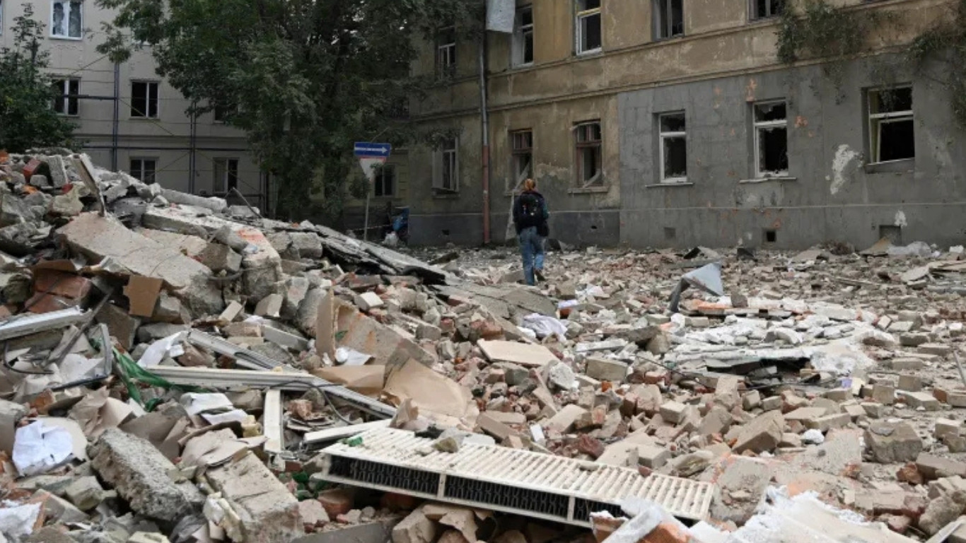 Ukraine, Russia exchange attacks, five dead