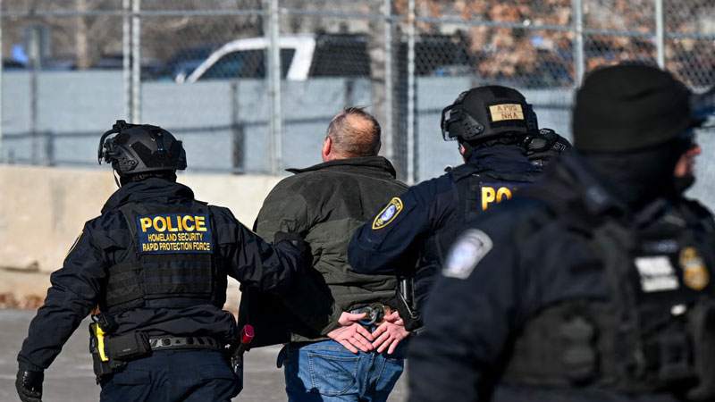 ICE agents eat lunch at Minnesota restaurant, then arrest three staff members