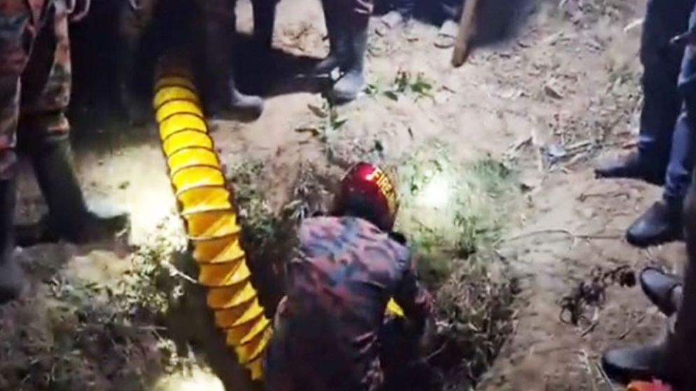 3-year-old child falls into deep tube well in Raozan