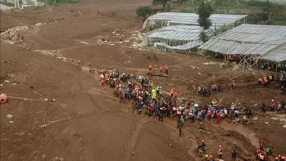 Indonesia landslide death toll rises to 74