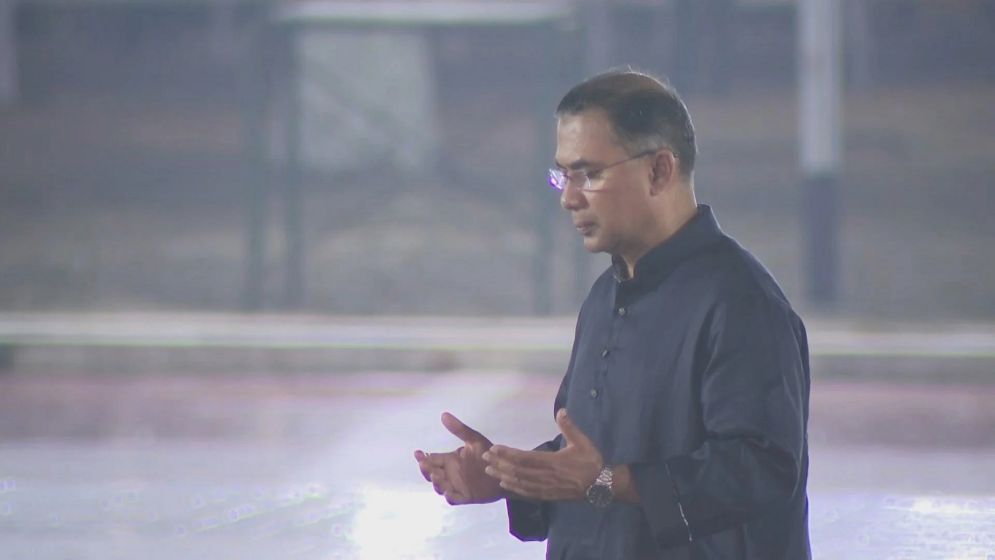 PM offers doa for language heroes at Shaheed Minar for first time in history