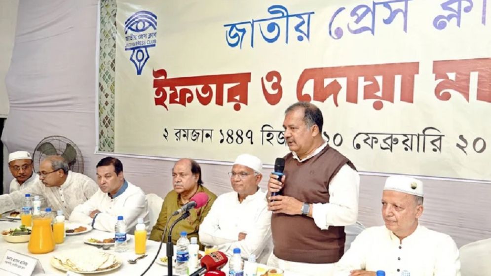 Information Minister joins Iftar and prayer session with journalists at National Press Club