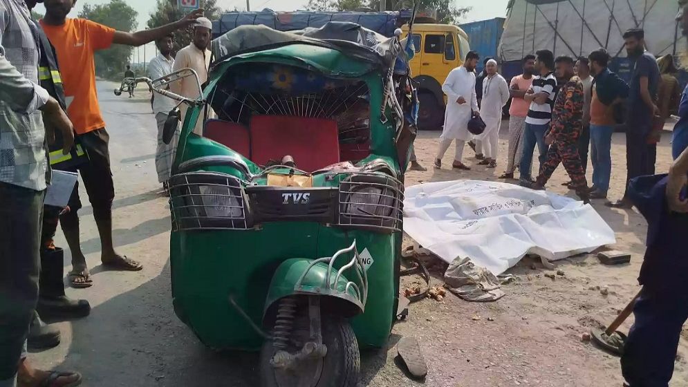 CNG-truck collision leaves 5 dead in Kushtia