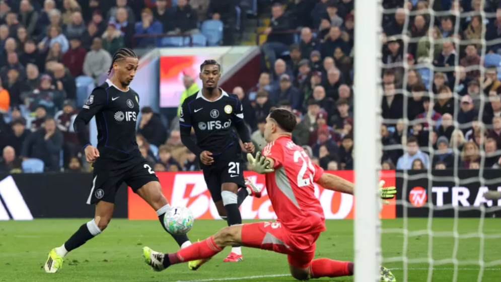 Rosenior hails 'world class' Pedro after hat-trick crushes Villa