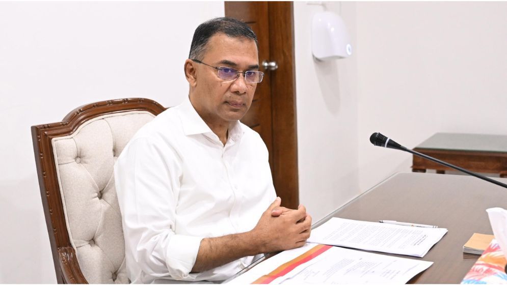 PM urges frugal electricity use after switching off half the lights at office