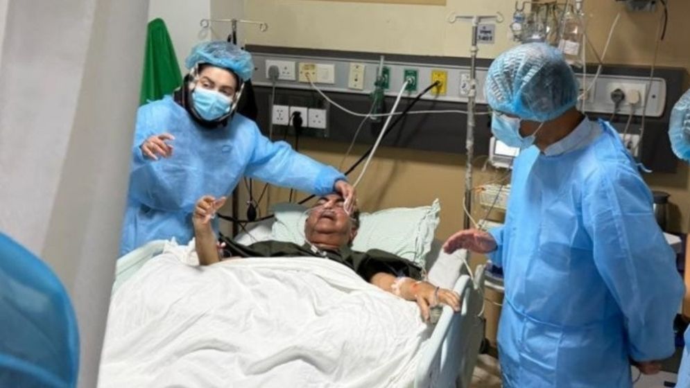 Prime Minister Tarique visits Mirza Abbas at Evercare Hospital