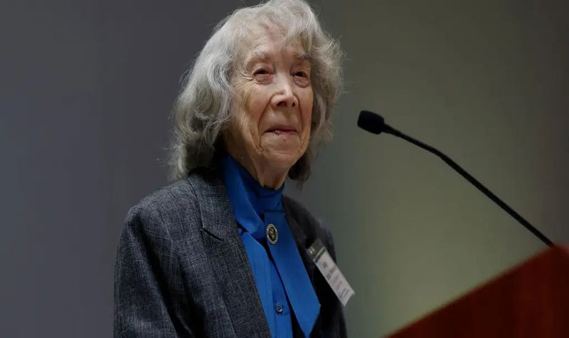 98-year-old federal judge suspended for mental fitness appeals to Supreme Court