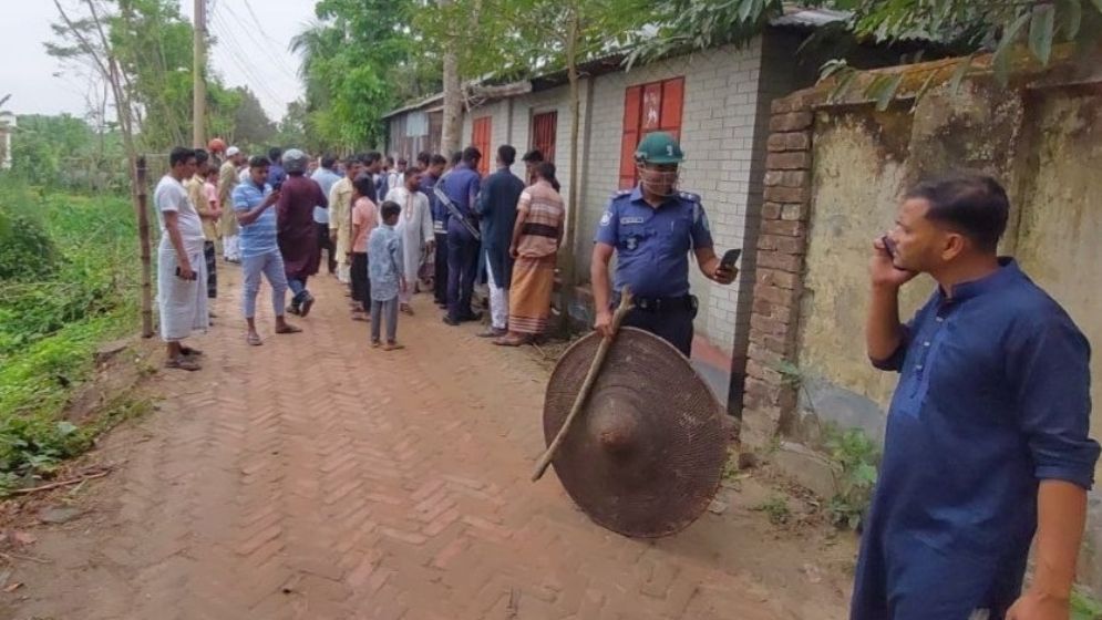 10 injured as rival groups clash in Faridpur on Eid day