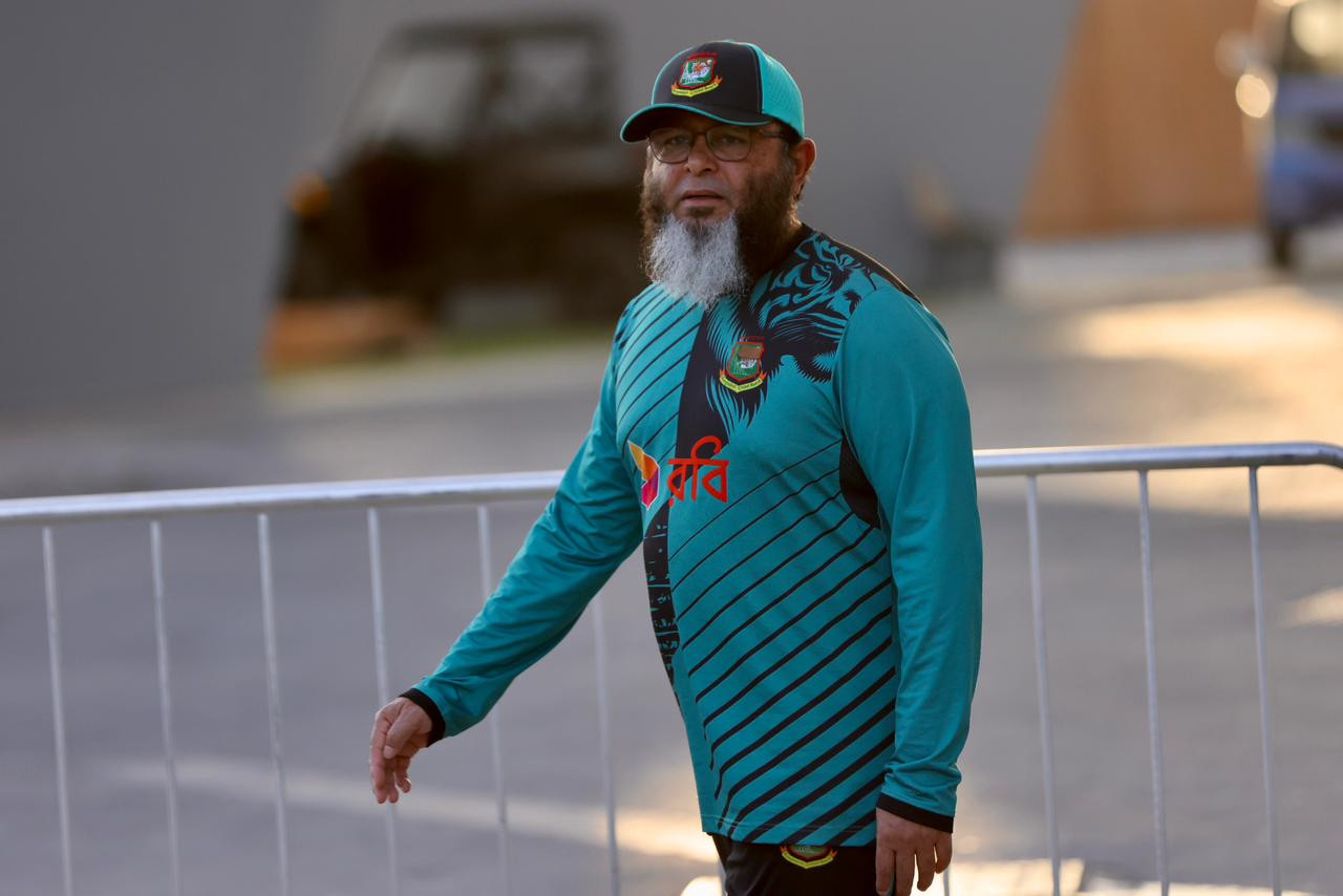 Mushtaq Ahmed urges Bangladesh batters to ‘Play the Ball, Not the Bowler’