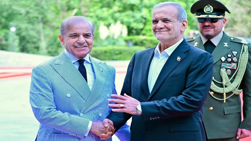 Iran Allows 20 Pakistani Ships Through Strait of Hormuz in New Deal