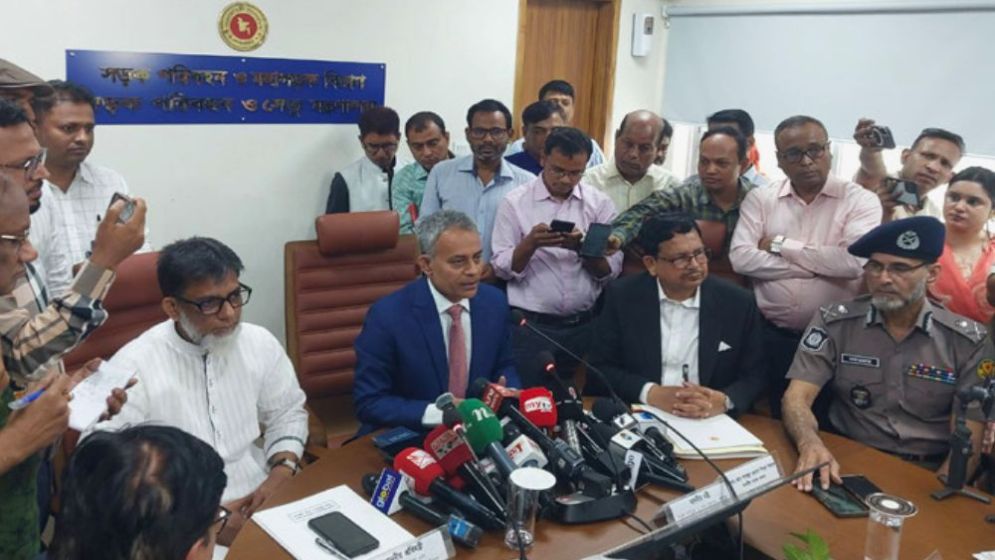 Passengers must get off bus before ferry boarding