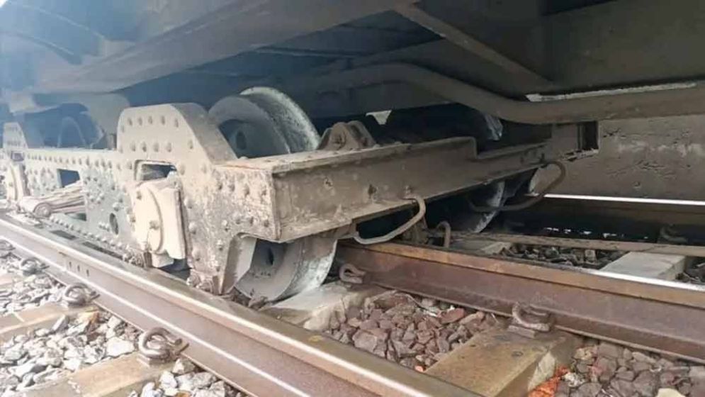 Coach of Dolonchapa Express derails in Dinajpur
