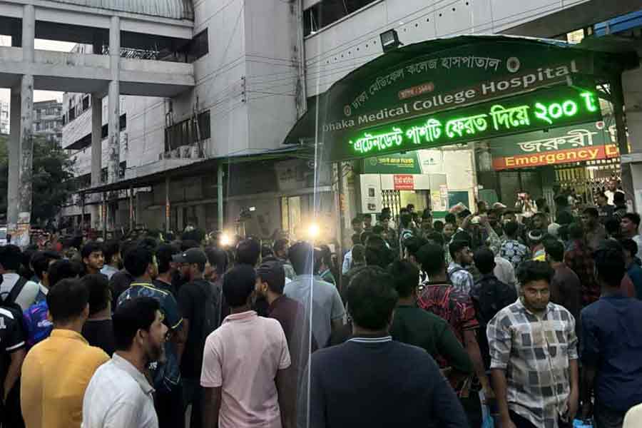 DU–DMCH Clash Halts Emergency Services at Hospital