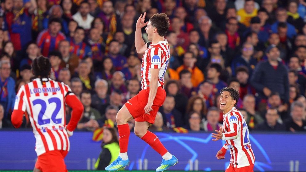 Atletico stuns 10-man Barcelona with 2-0 victory at Camp Nou