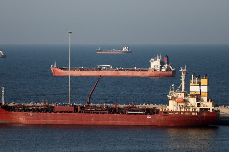 US-Sanctioned Vessels Reach Gulf Despite Naval Blockade