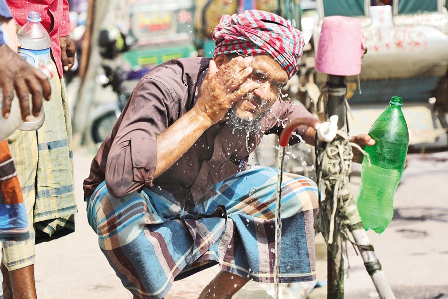 Dhaka, Several Regions Hit by Mild to Moderate Heatwave